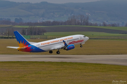 Jet2Holidays - G-GDFL - Boeing 737-300