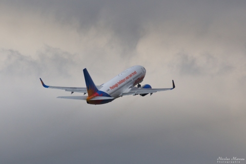 Jet2Holidays - G-GDFL - Boeing 737-300