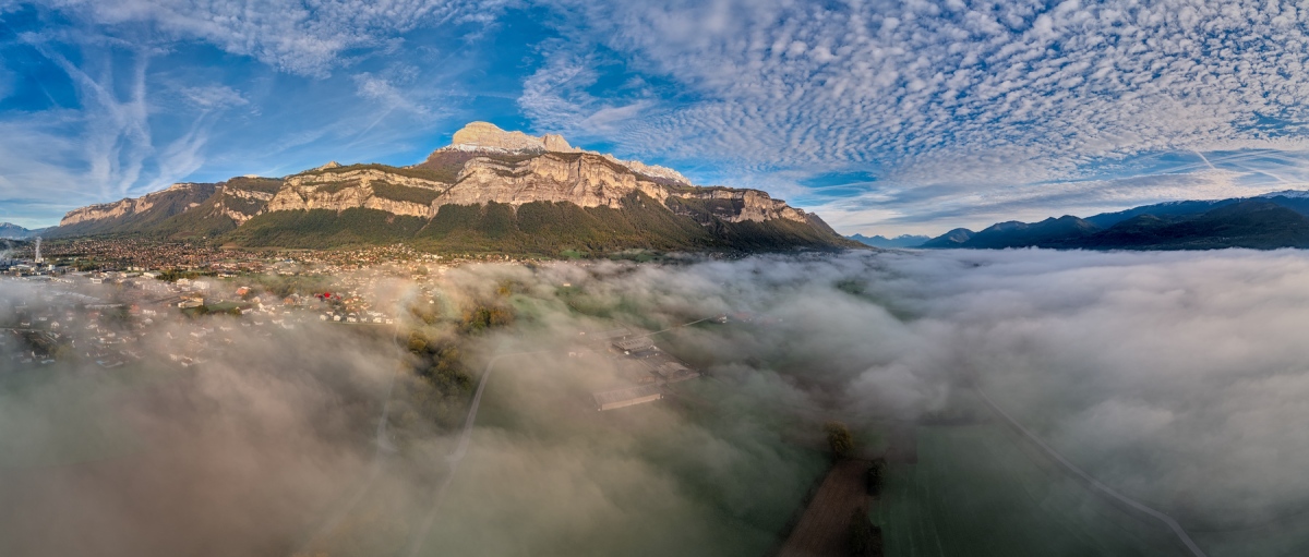 Panorama Grésivaudan - Isère -  Dent de Crolles avec de la brume